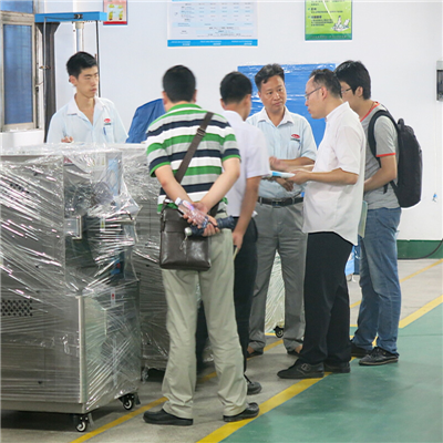 氙燈UV復(fù)合型耐氣候試驗箱入駐汽車椅套